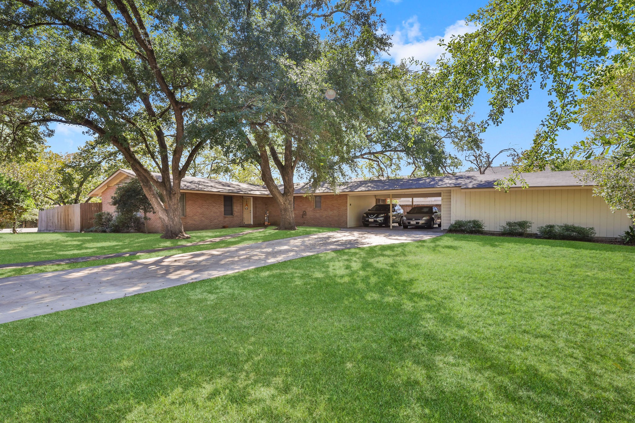 619 W Milam Street Livingston TX 77351