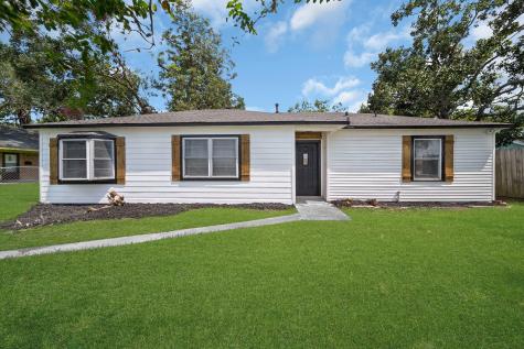 1308 W Dumble Street Alvin TX 77511