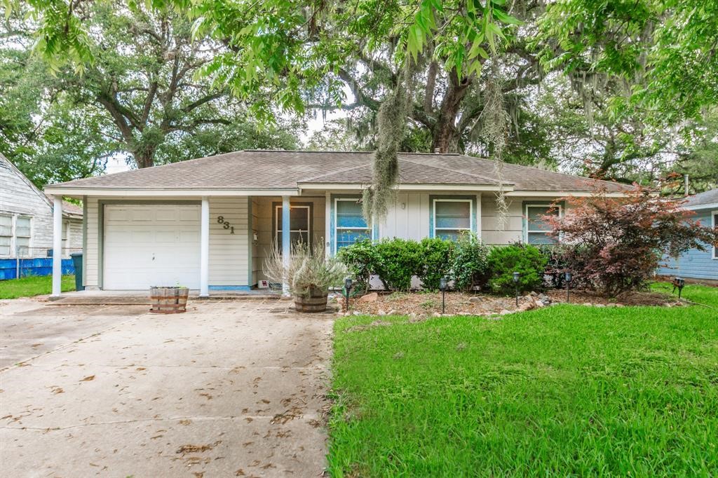 831 Magnolia Street Lake Jackson TX 77566