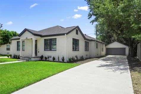206 Avenue Of Oaks Street Houston TX 77009