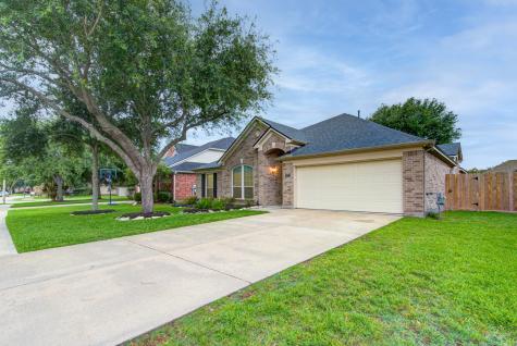 421 Laddingford Lane League City TX 77573