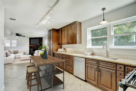128 Sea Mist Drive League City TX 77573