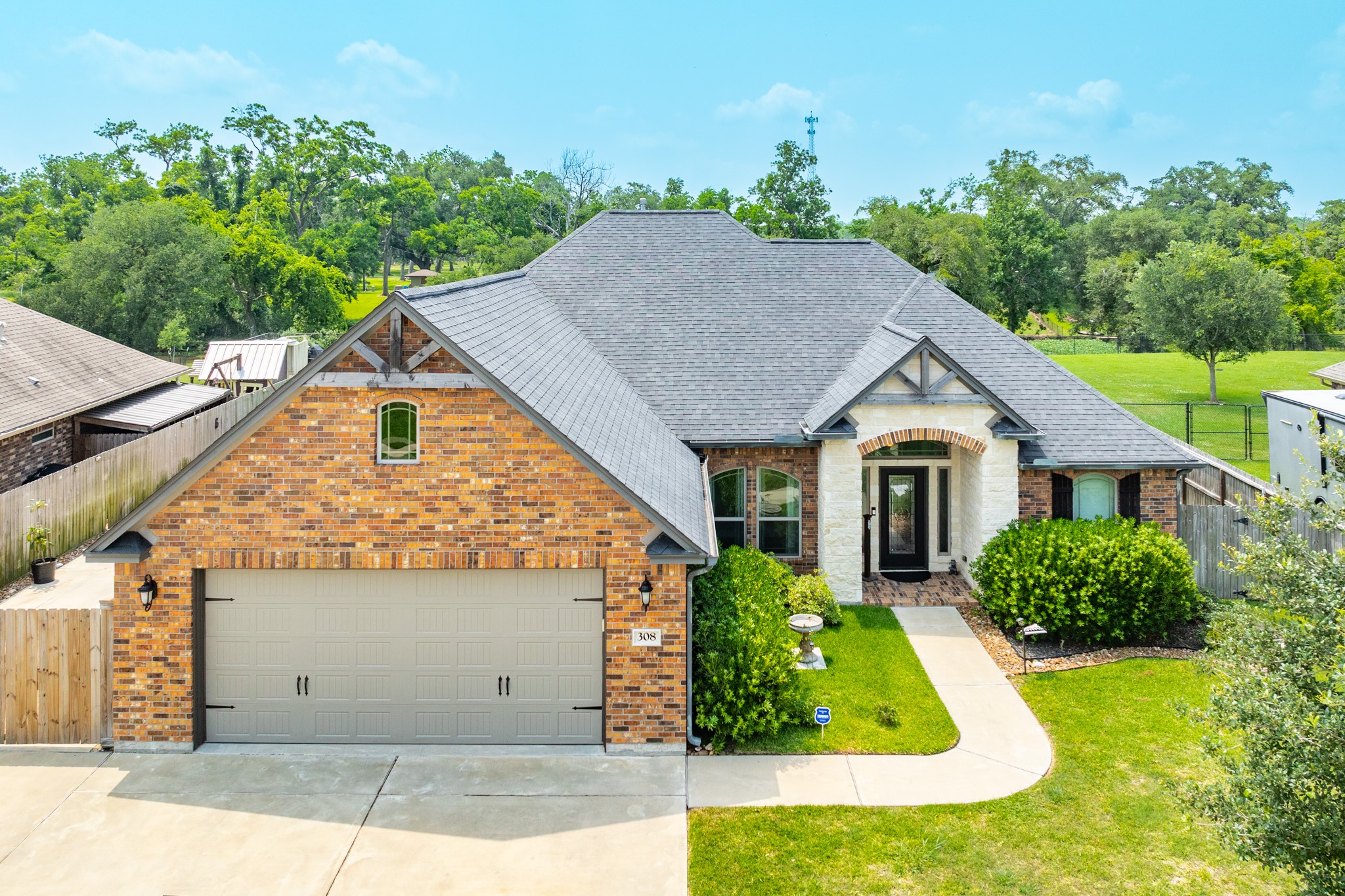 308 Creekside Lane Lake Jackson TX 77566