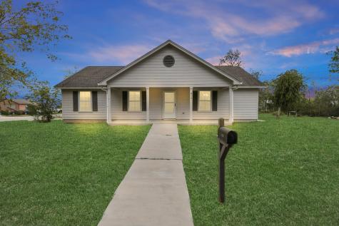 816 Erie Street Edna TX 77957