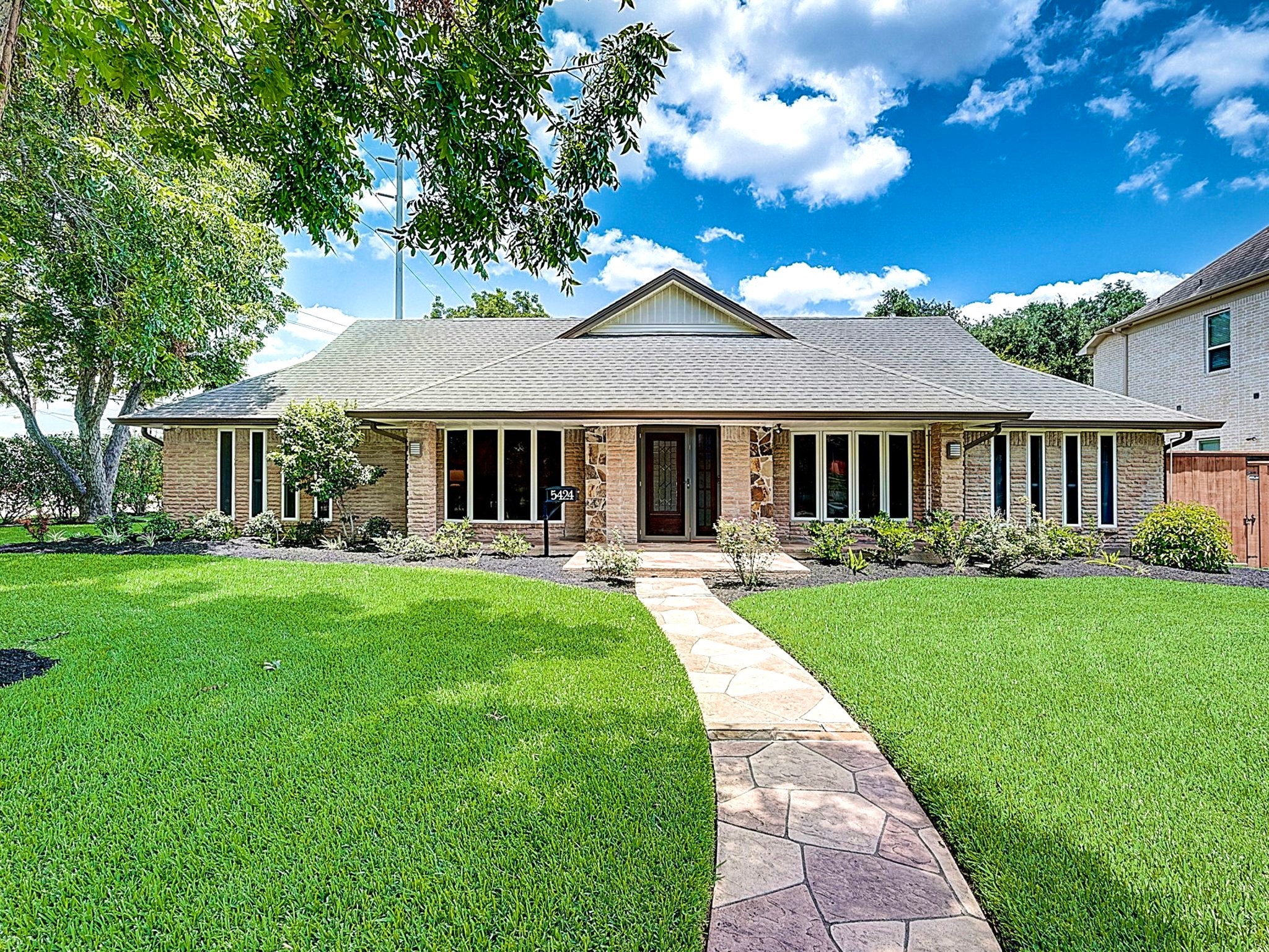 5424 Braeburn Drive Bellaire TX 77401