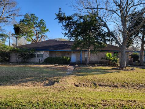 3 Ivy Court Jones Creek TX 77541