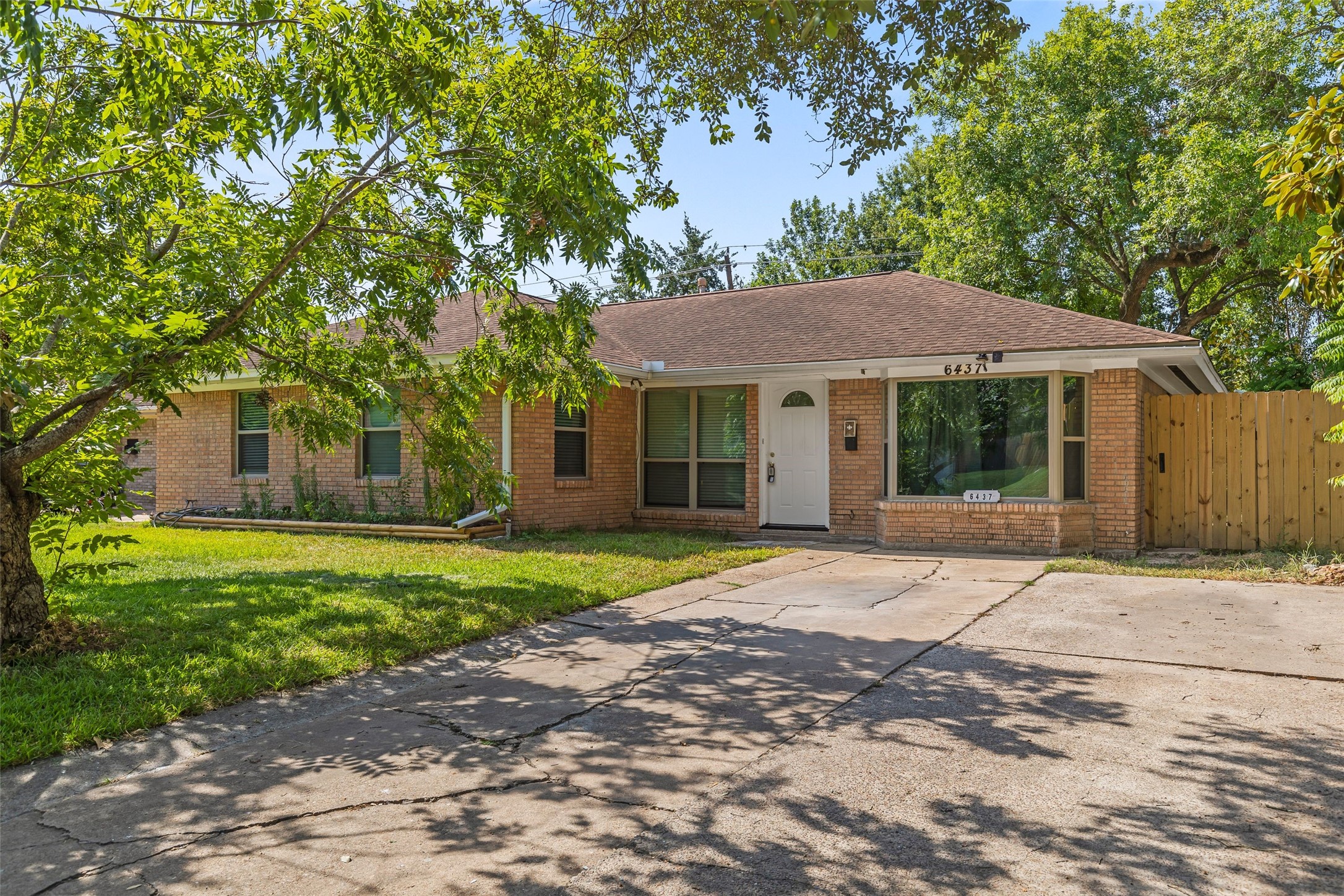 6437 Sharpview Drive Houston TX 77074