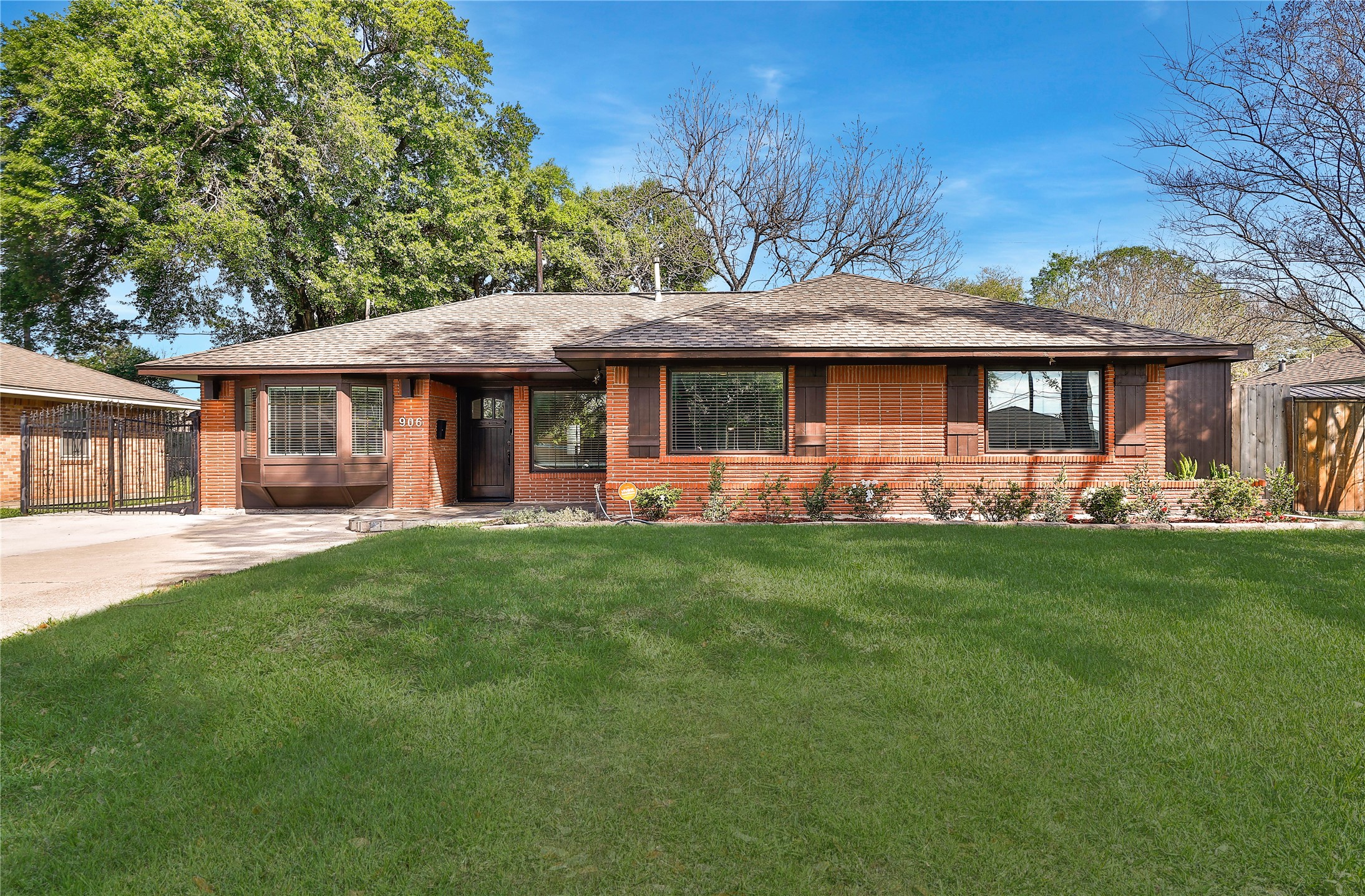 906 W 30th Street Houston TX 77018