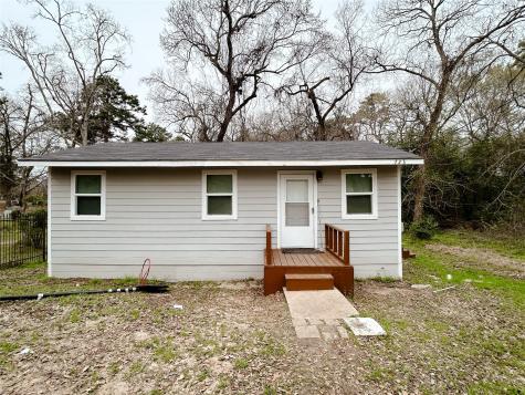 723 Avenue G Huntsville TX 77320