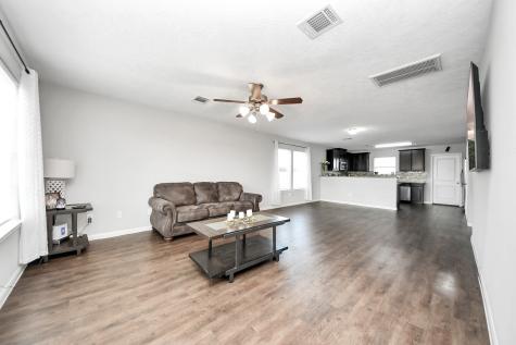 696 Road 5105 Cleveland TX 77327