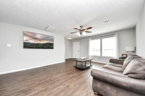 696 Road 5105 Cleveland TX 77327