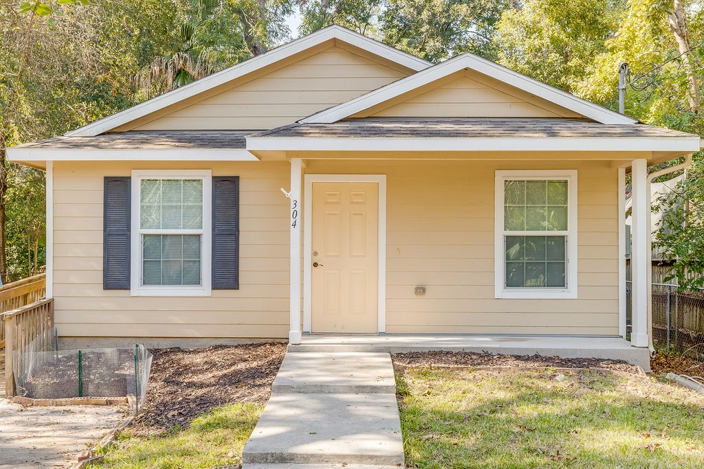 304 Louisiana Avenue Bacliff TX 77518