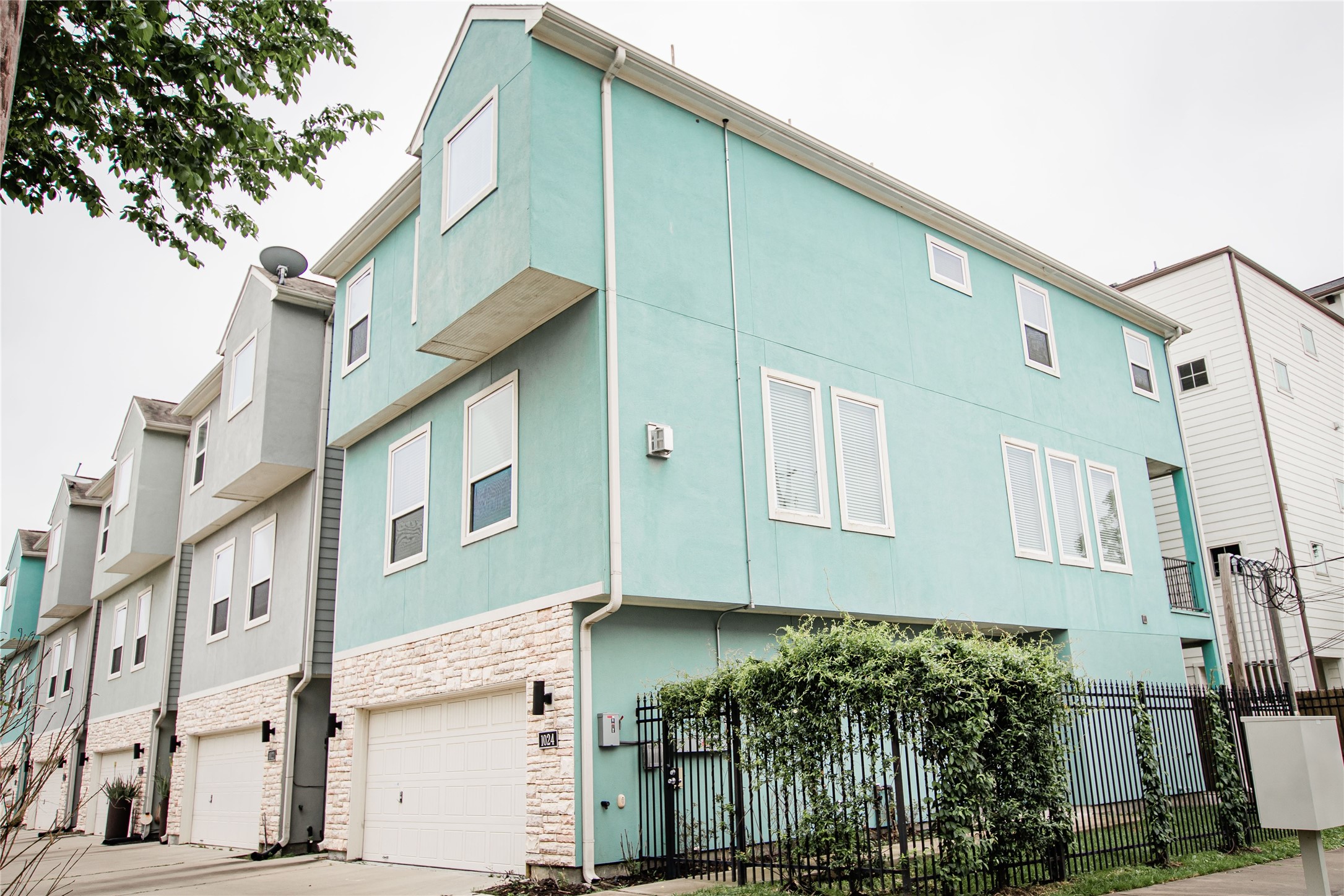 1024 W 26th Street Houston TX 77008