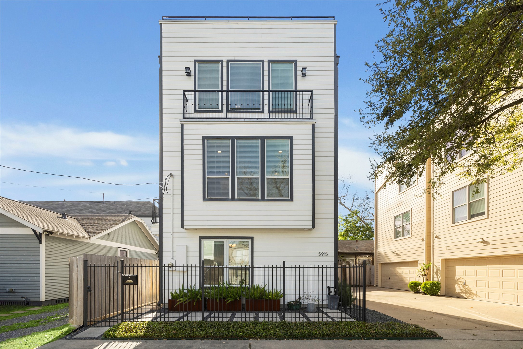 5915 Norhill Boulevard Houston TX 77009
