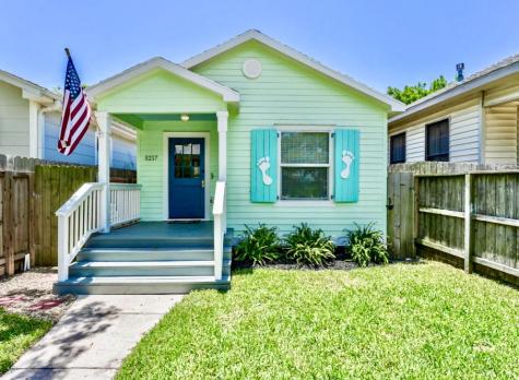 5217 Avenue Q 1/2 Galveston TX 77551