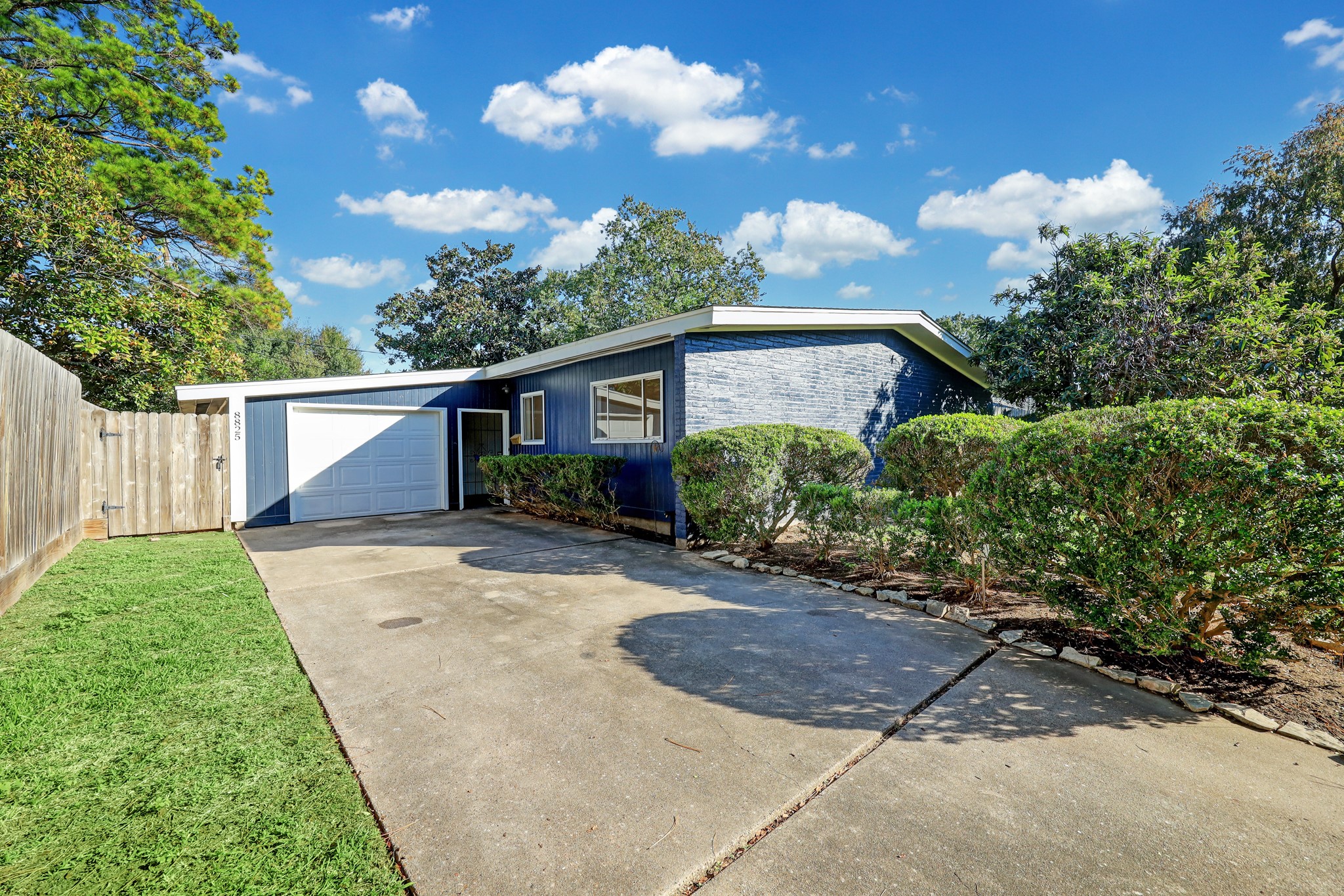 8825 Robindell Drive Houston TX 77074