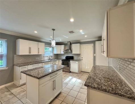 2206 S Houston Road Pasadena TX 77502