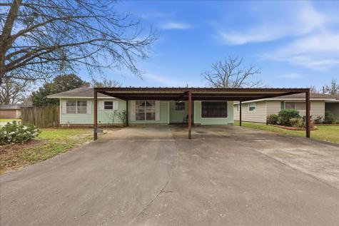 412 S 4th 1/2 Street Nederland TX 77627