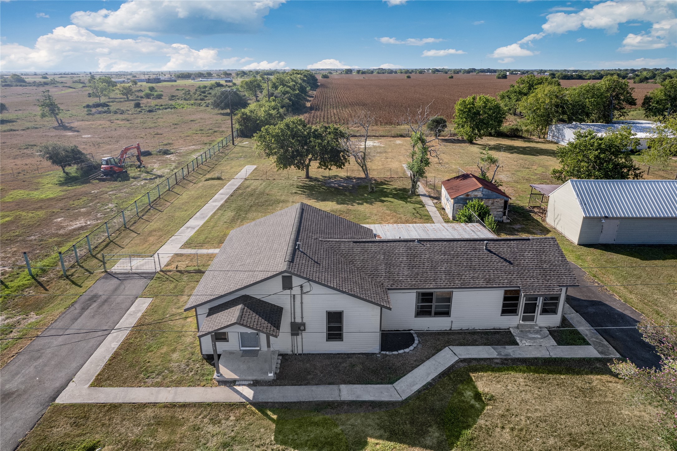 613 E Division Street Edna TX 77957