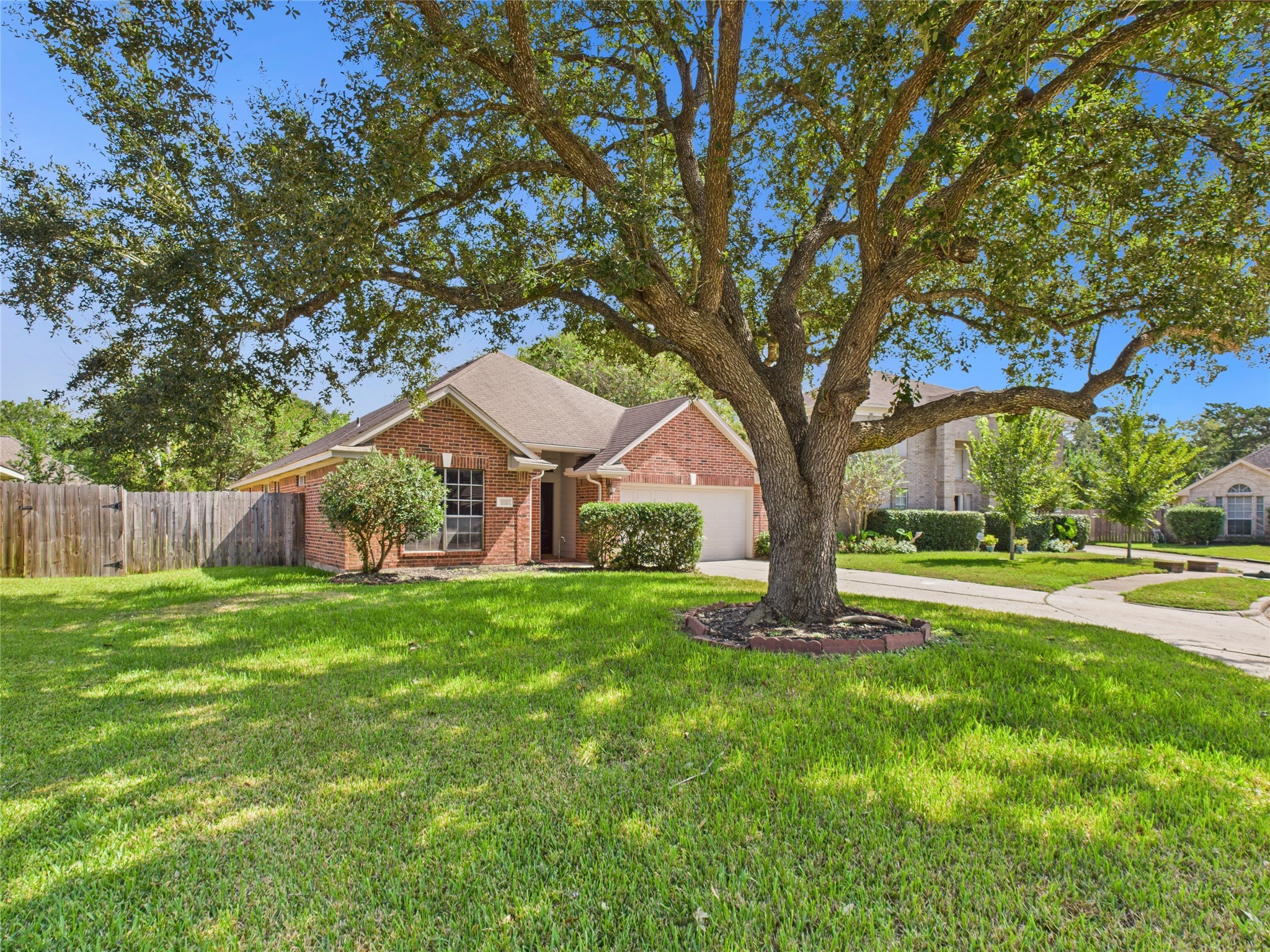 212 Briarglen Drive League City TX 77573