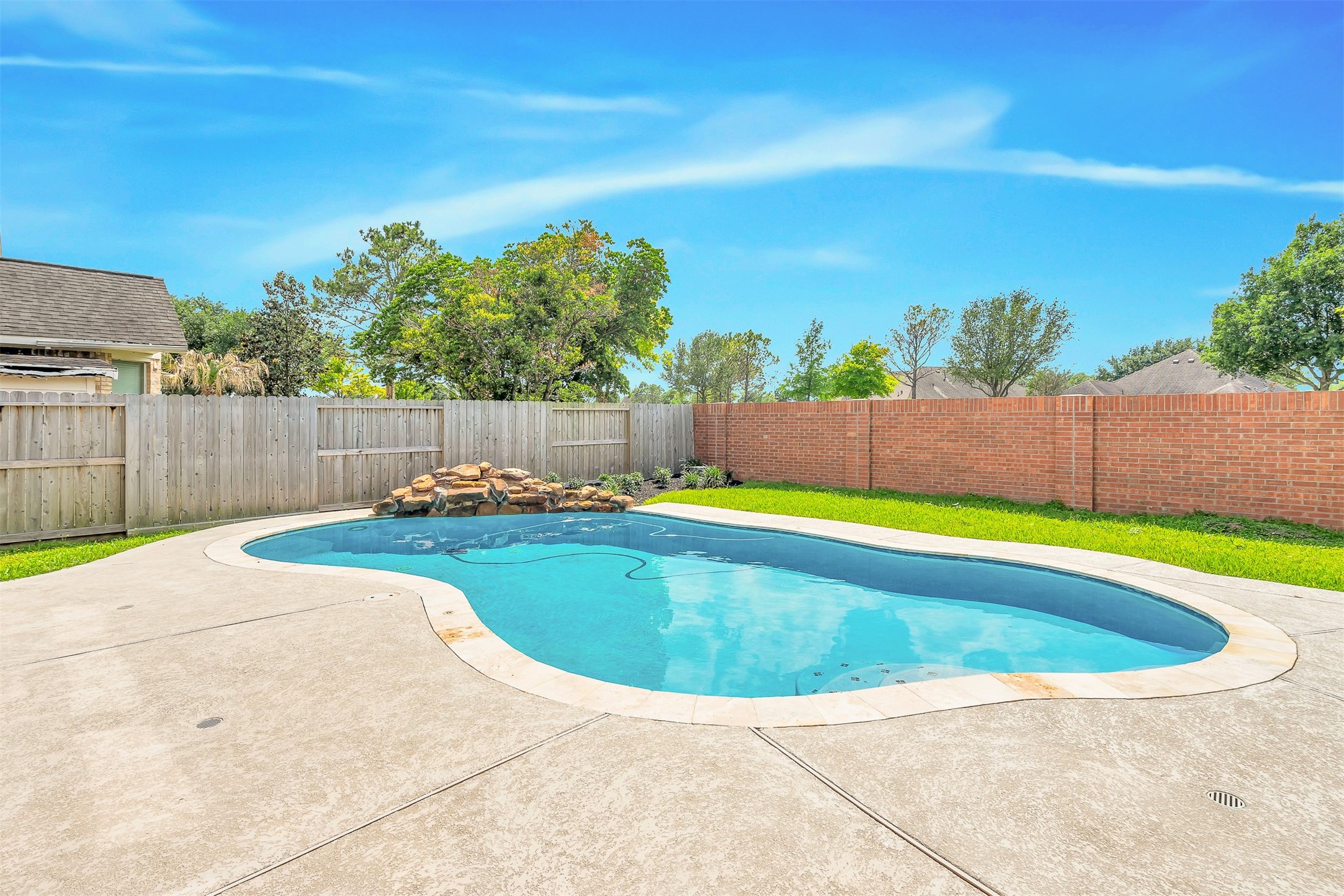 2312 Cape Landing Drive Pearland TX 77584