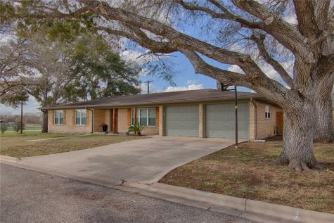 221 W Wagner Street Shiner TX 77984