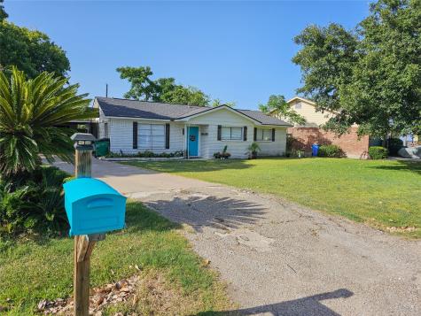412 E Austin Avenue Palacios TX 77465