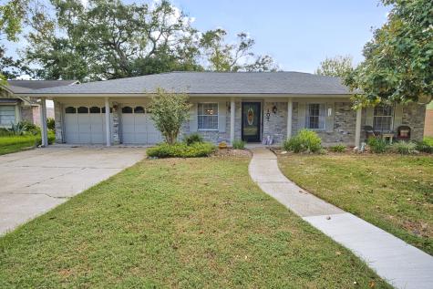 107 Pine Street Lake Jackson TX 77566