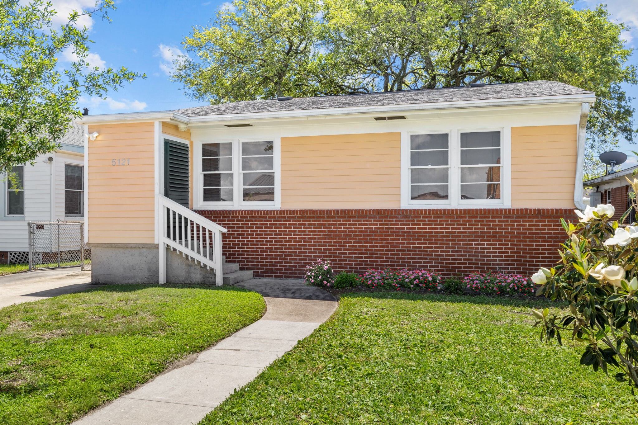 5121 Avenue N 1/2 Galveston TX 77551