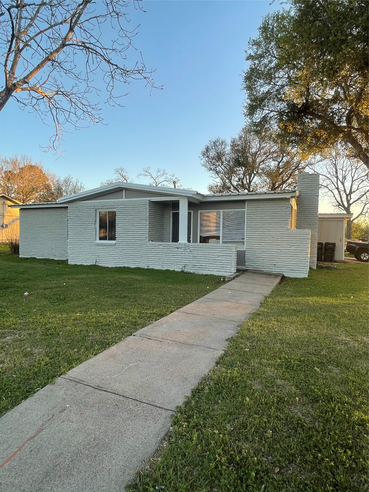 611 Sarah Street Edna TX 77957