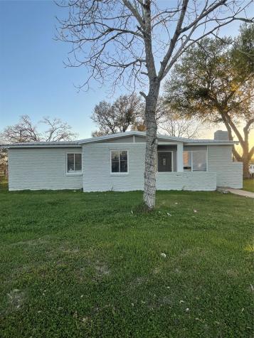 611 Sarah Street Edna TX 77957