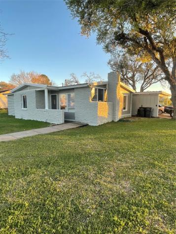611 Sarah Street Edna TX 77957