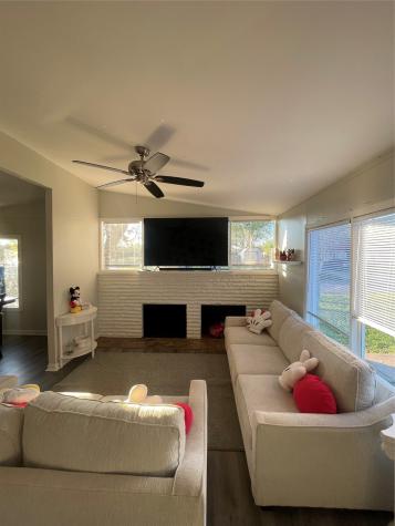 611 Sarah Street Edna TX 77957