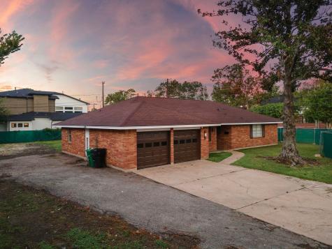 7819 Edgeway Drive Houston TX 77055