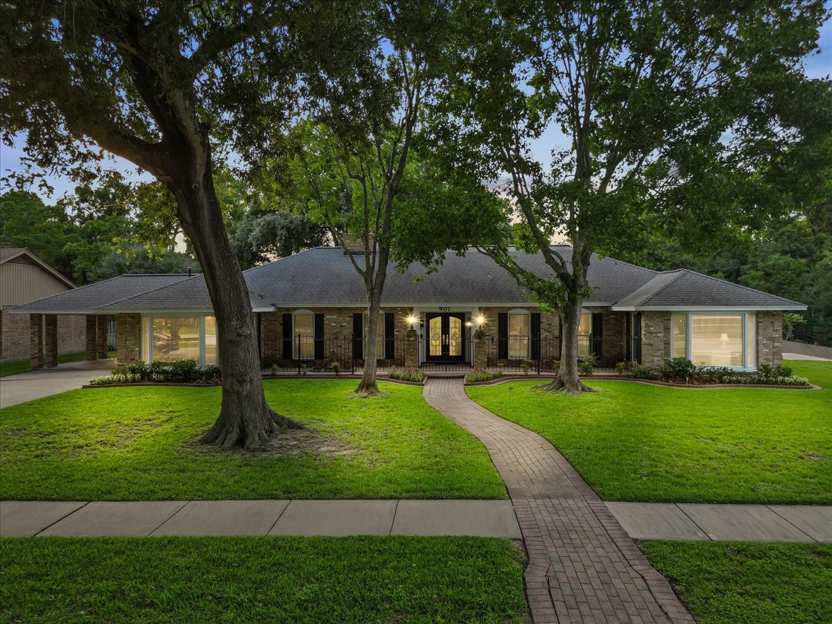 907 Woodland Drive El Lago TX 77586