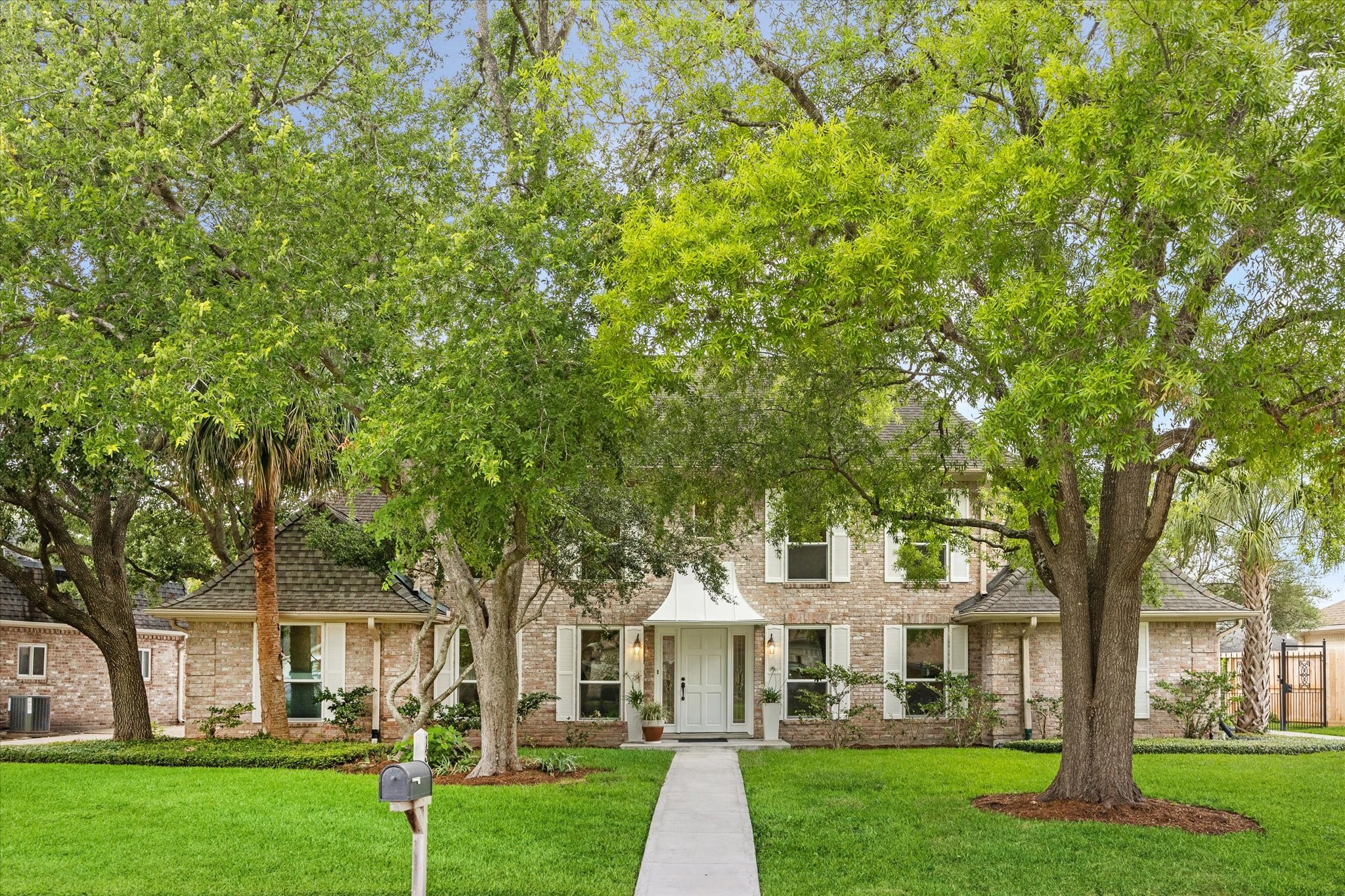 1310 E Vistawood Drive Houston TX 77077
