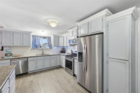 915 S 13th Street Nederland TX 77627