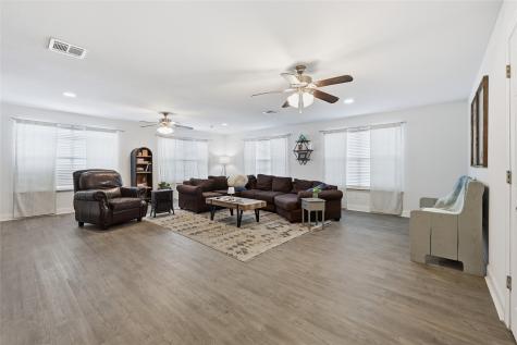 915 S 13th Street Nederland TX 77627