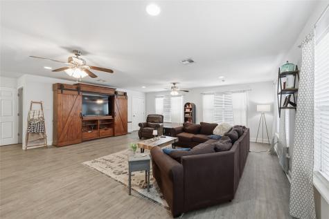 915 S 13th Street Nederland TX 77627
