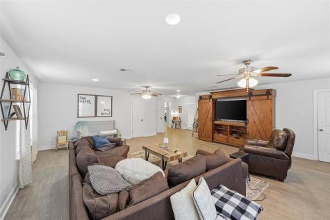 915 S 13th Street Nederland TX 77627