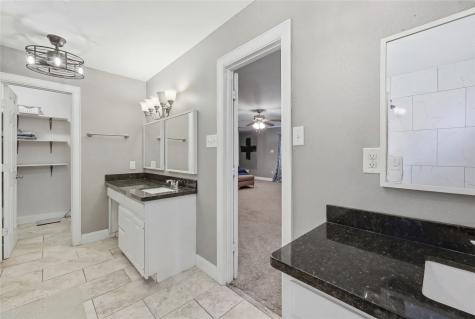 915 S 13th Street Nederland TX 77627