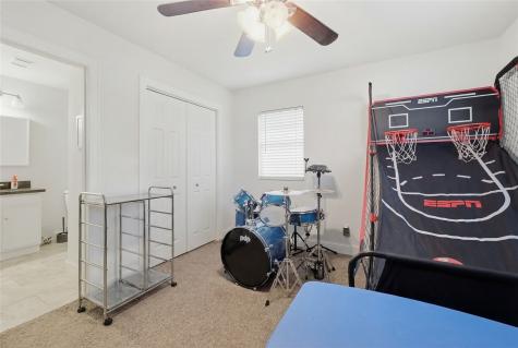 915 S 13th Street Nederland TX 77627