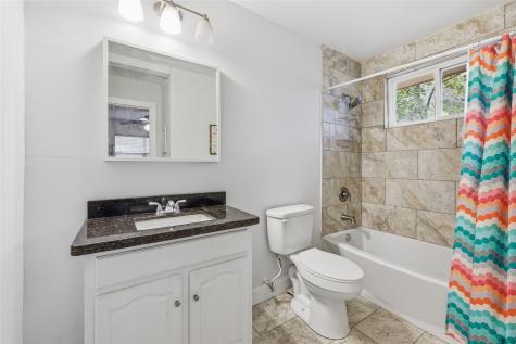 915 S 13th Street Nederland TX 77627