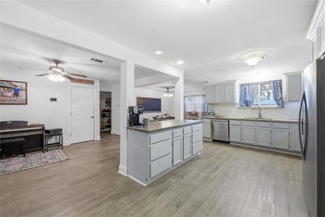 915 S 13th Street Nederland TX 77627