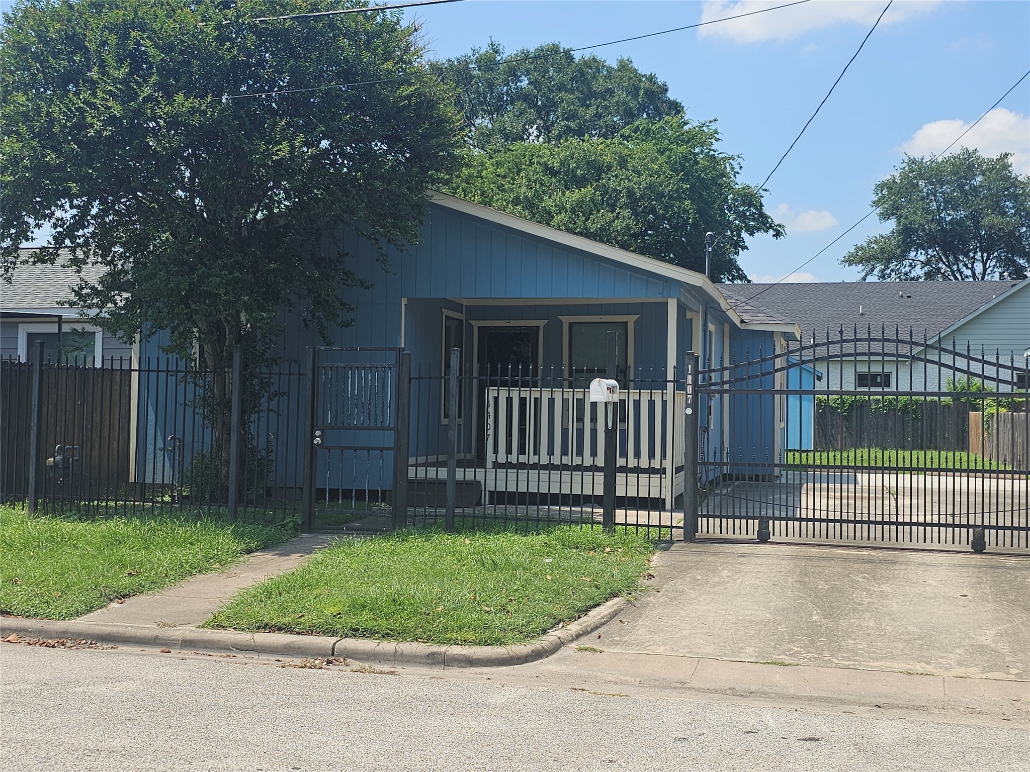 1407 Fairbanks Street Houston TX 77009