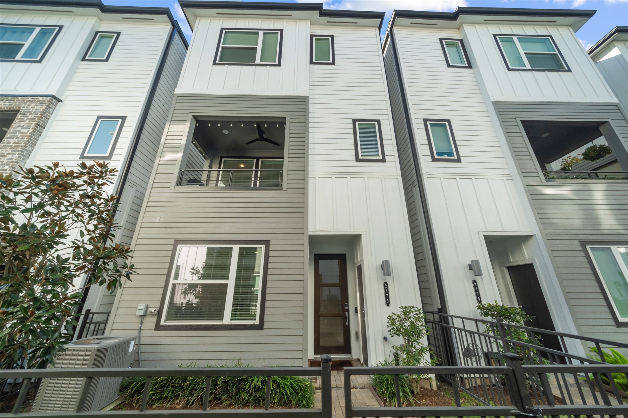 2475 W 11th Street Houston TX 77008