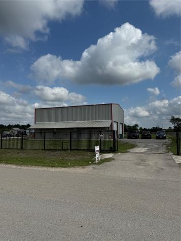 8417 Los Robles Avenue Alvin TX 77511