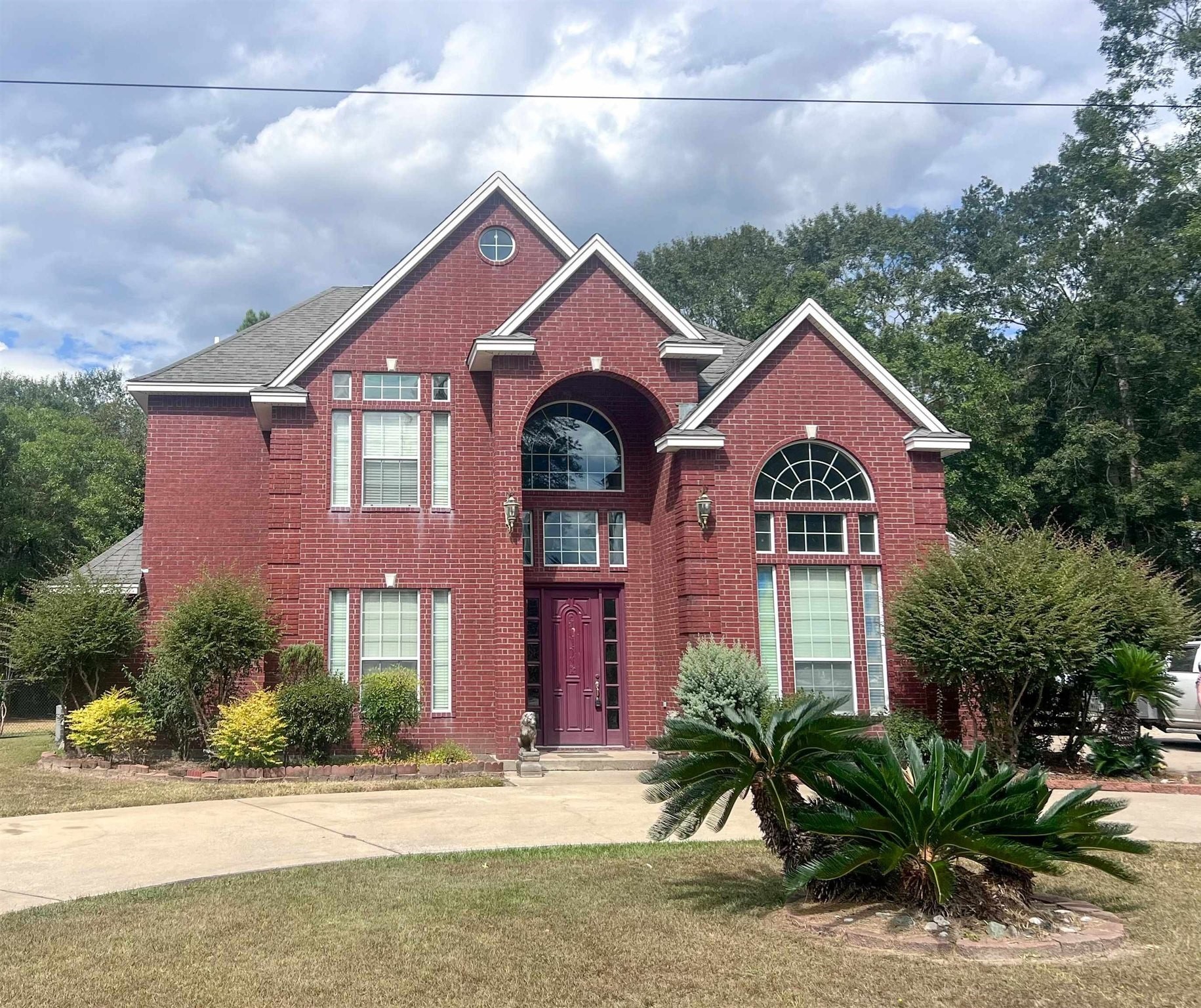 223 N Oak Buna TX 77612