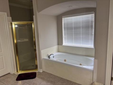 223 N Oak Buna TX 77612