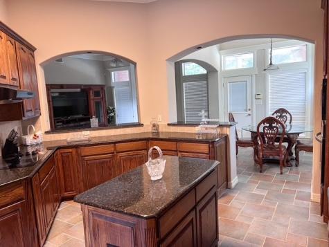 223 N Oak Buna TX 77612